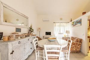 A television and/or entertainment centre at Casa Lilliosa