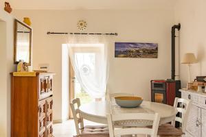 A kitchen or kitchenette at Casa Lilliosa