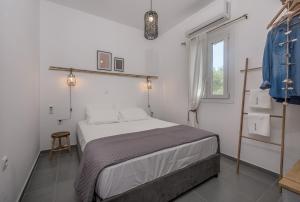 a bedroom with a bed and a window at Milos Swell Suites II in Pollonia