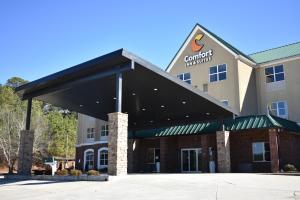 a front view of a hotel with a building at Comfort Inn & Suites Cartersville - Emerson Lake Point in Cartersville