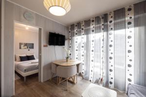 a bedroom with a bed and a table in a room at Nart&Niar in Annemasse