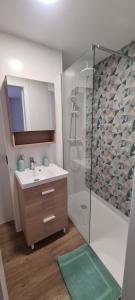 a bathroom with a sink and a shower at Lovely apparment in fornt of the port of Gandia in Los Mártires