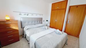 A bed or beds in a room at Apartamentos Navarra 07 Salou Még 34 kép