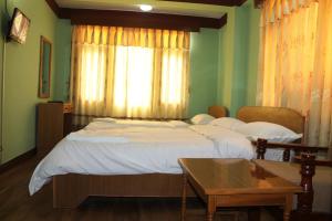 Postel nebo postele na pokoji v ubytování Kathmandu Madhuban Guest House