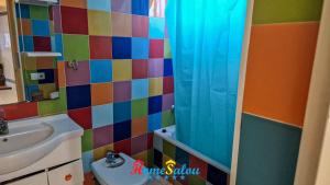 Ванна кімната в Mansion IBIZA Salou