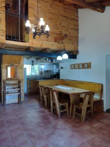 Η κουζίνα ή μικρή κουζίνα στο Cabaña Los Abedules +20 φωτογραφίες