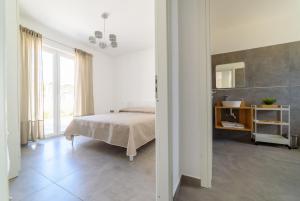 Un pat sau paturi într-o cameră la Villa Luisa Cilento +33 fotografii