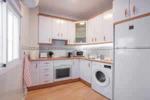 Kuchyňa alebo kuchynka v ubytovaní Self check-in! Apartment in the heart of Málaga!