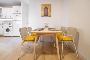 Kuchyňa alebo kuchynka v ubytovaní Self check-in! Apartment in the heart of Málaga!