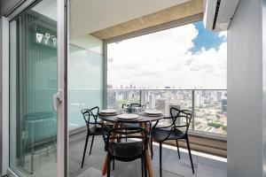 Μπαλκόνι ή βεράντα στο River One 2303 - Luxury Studio