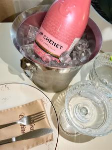 a table with a bowl of ice and a bottle at New Continent in Bushtyno