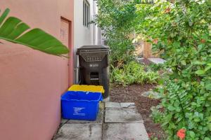 沃思湖Charming Studio w Pool One Mile to Beach Pets Welcome的相册照片