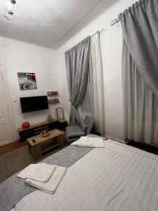 Cama ou camas em um quarto em Mira Central Studio