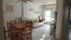 a living room with a table and a couch at Dúplex La Perla de Andalucia in Calahonda