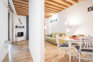 a kitchen and living room with a table and a couch at Loft 96 in Venice