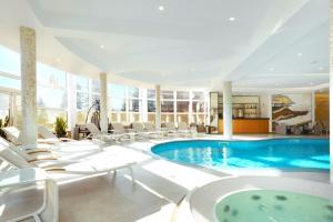 Bazén v ubytovaní GORGANY resort & SPA alebo v jeho blízkosti