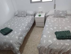 Posteľ alebo postele v izbe v ubytovaní Amplio apartamento junto a la Playa Victoria