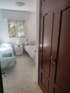 Posteľ alebo postele v izbe v ubytovaní Amplio apartamento junto a la Playa Victoria