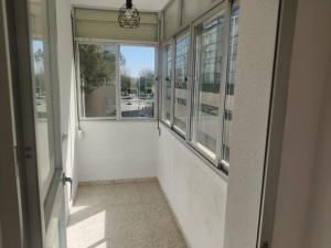 Fotografia z galérie ubytovania Amplio apartamento junto a la Playa Victoria v destinácii Cádiz