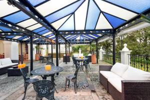 Reštaurácia alebo iné gastronomické zariadenie v ubytovaní Hotel Dann Monasterio