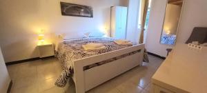 A bed or beds in a room at Chiara rooms