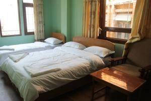 Postel nebo postele na pokoji v ubytování Kathmandu Madhuban Guest House