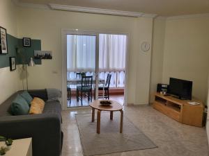 TV a/nebo společenská místnost v ubytování Sea Front Costa Sol by HelloApartments