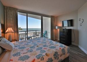 Postel nebo postele na pokoji v ubytování Gorgeous Ocean Front Condo 2bd 2 full baths, 2 balconies + 47 fotografií