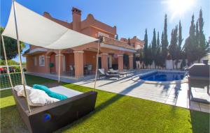 Bazén v ubytování Gorgeous Home In La Manga With Wifi nebo v jeho okolí