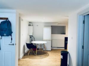 a room with a table and a blue backpack at One bedroom apartment near Dalston Station in London