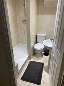 a small bathroom with a toilet and a sink at One bedroom apartment near Dalston Station in London