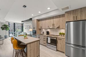מטבח או מטבחון ב-Coda on Half, a Placemakr Experience - Navy Yard