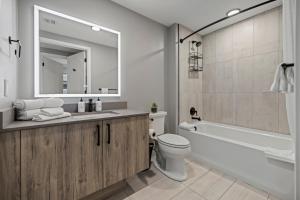 חדר רחצה ב-Coda on Half, a Placemakr Experience - Navy Yard