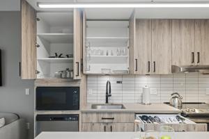 מטבח או מטבחון ב-Coda on Half, a Placemakr Experience - Navy Yard