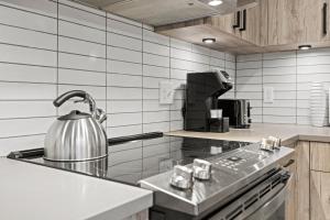 מטבח או מטבחון ב-Coda on Half, a Placemakr Experience - Navy Yard