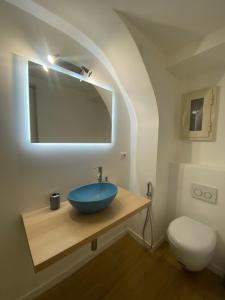 A bathroom at Casa accanto teatro