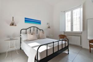 a bedroom with a black and white bed and a table at Merabulò in Lecce