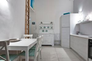 A kitchen or kitchenette at Merabulò