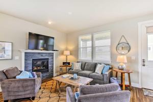 a living room with couches and a fireplace at Ocean Shores House with Hot Tub - Walk to Beach in Ocean Shores
