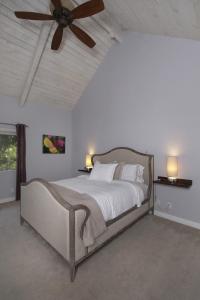 Ένα ή περισσότερα κρεβάτια σε δωμάτιο στο Mountain Cove Private Condo