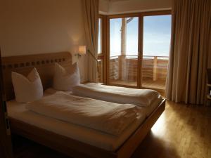 A bed or beds in a room at Apartments Karlhof