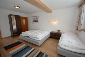 Llit o llits en una habitació de Haus Irmgard by Châtel Reizen