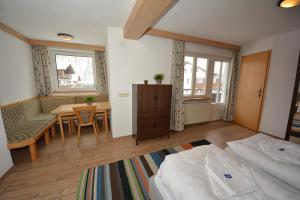 Llit o llits en una habitació de Haus Irmgard by Châtel Reizen