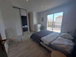 Zdjęcie z galerii obiektu Appartement climatisé 4 pièces avec wifi, terrasse et parking à 150m de la plage - FR-1-326-780 w mieście Marseillan