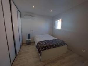 Zdjęcie z galerii obiektu Appartement climatisé 4 pièces avec wifi, terrasse et parking à 150m de la plage - FR-1-326-780 w mieście Marseillan