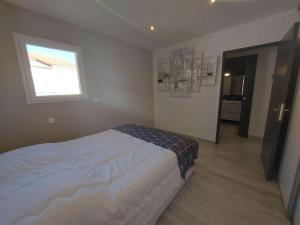 Zdjęcie z galerii obiektu Appartement climatisé 4 pièces avec wifi, terrasse et parking à 150m de la plage - FR-1-326-780 w mieście Marseillan