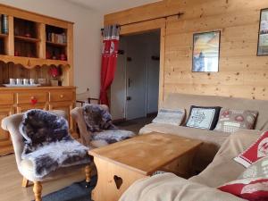 Posedenie v ubytovaní Appartement cosy 3 pièces, 6 pers, proche centre Font-Romeu, télécabines, avec parking et balcon - FR-1-580-85