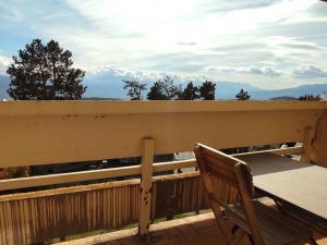 Balkón alebo terasa v ubytovaní Appartement cosy 3 pièces, 6 pers, proche centre Font-Romeu, télécabines, avec parking et balcon - FR-1-580-85