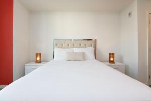 Modern Apartment Rentals客房内的一张或多张床位