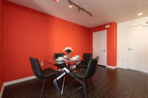 Modern Apartment Rentals的休息区